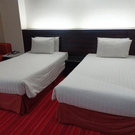 V Verve Service Apartment Hotel Чачоенгсао Екстериор снимка