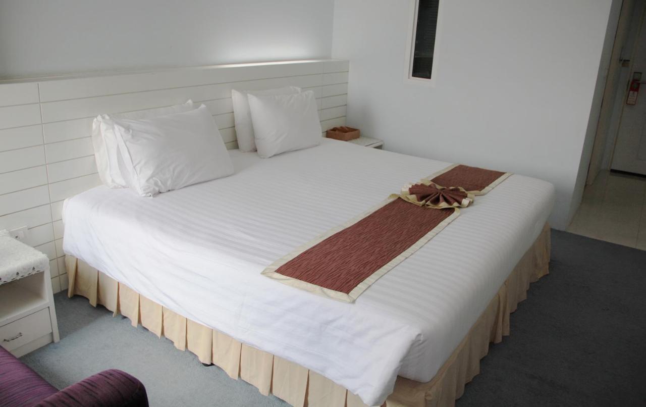 V Verve Service Apartment Hotel Чачоенгсао Екстериор снимка