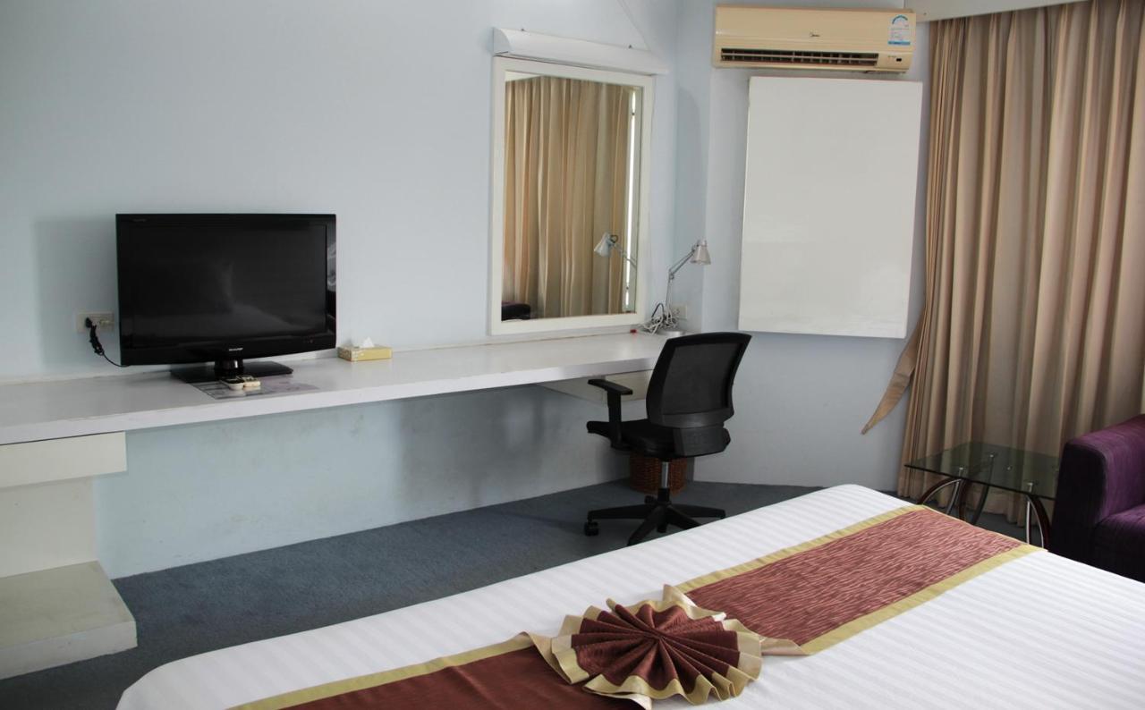 V Verve Service Apartment Hotel Чачоенгсао Екстериор снимка