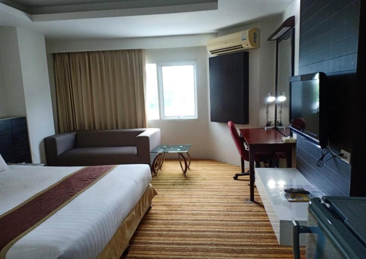 V Verve Service Apartment Hotel Чачоенгсао Екстериор снимка