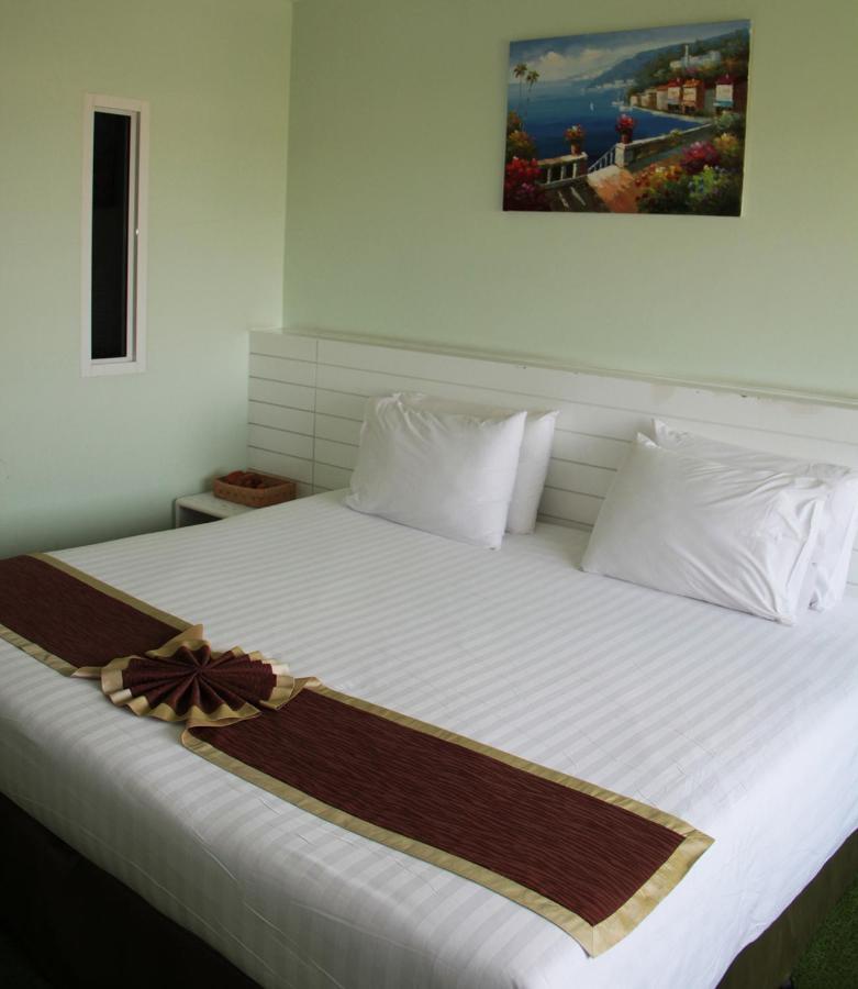 V Verve Service Apartment Hotel Чачоенгсао Екстериор снимка