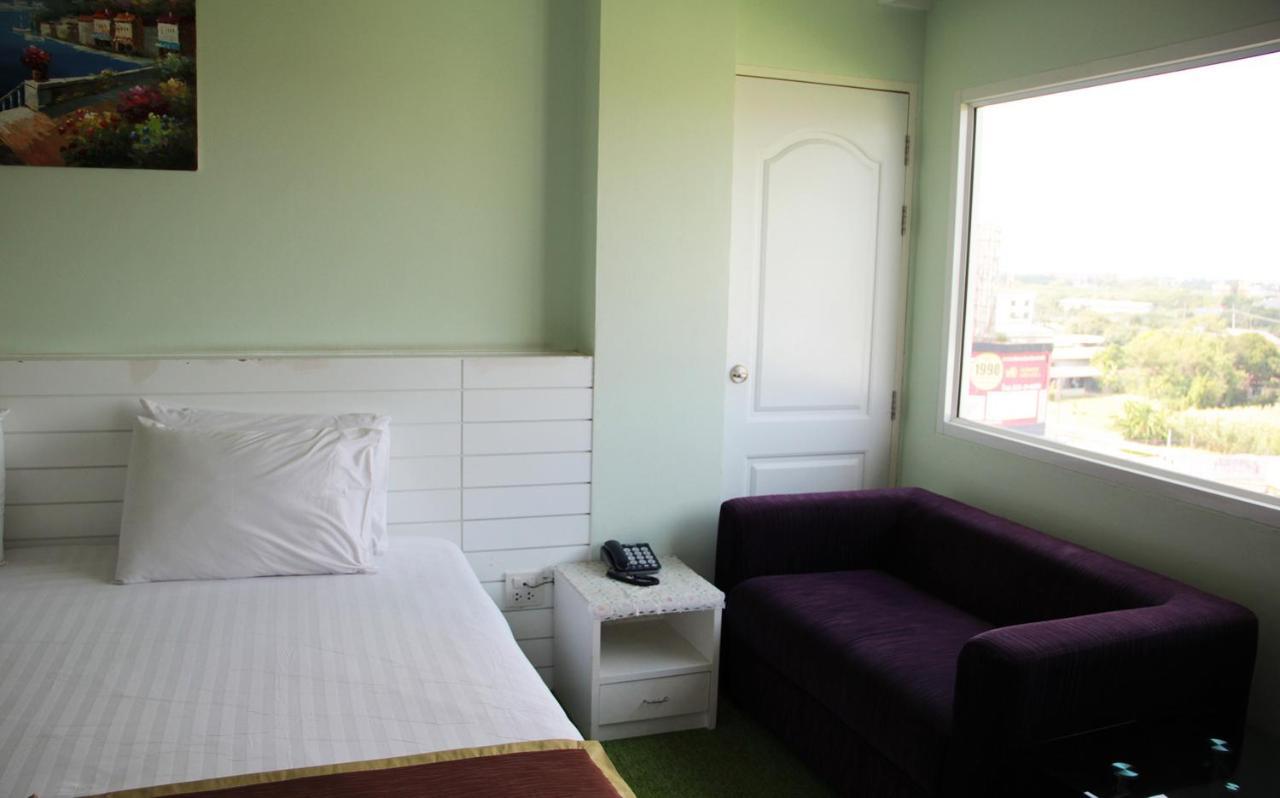 V Verve Service Apartment Hotel Чачоенгсао Екстериор снимка
