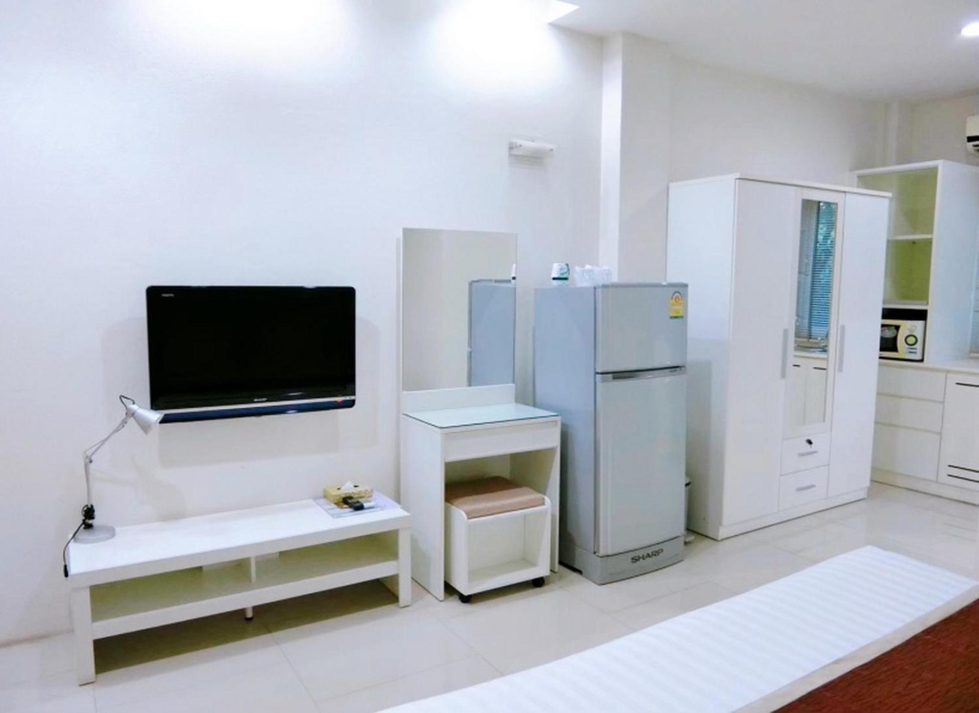 V Verve Service Apartment Hotel Чачоенгсао Стая снимка