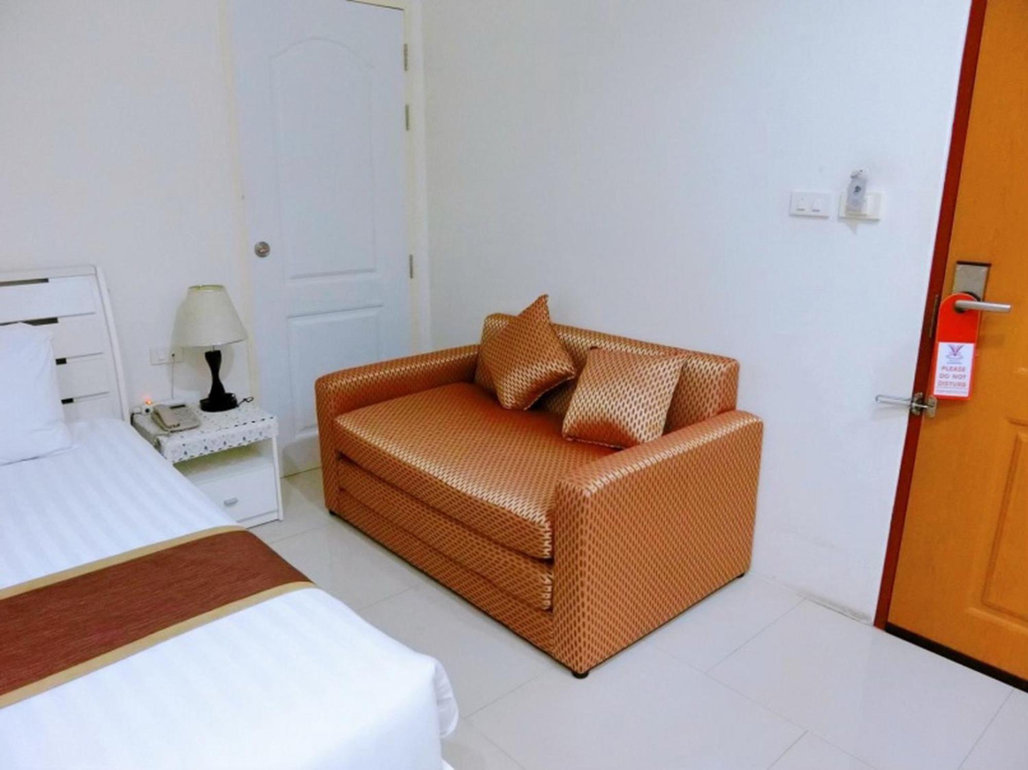 V Verve Service Apartment Hotel Чачоенгсао Стая снимка