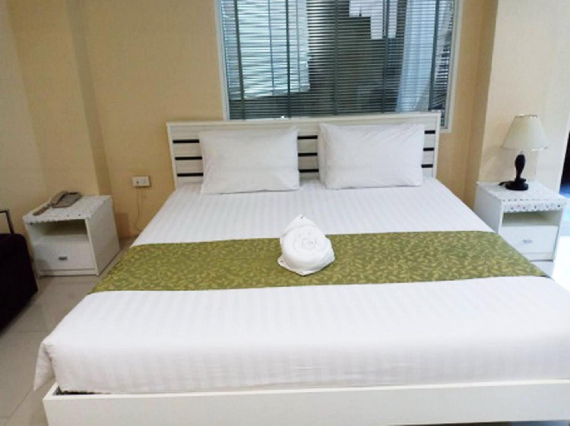 V Verve Service Apartment Hotel Чачоенгсао Стая снимка