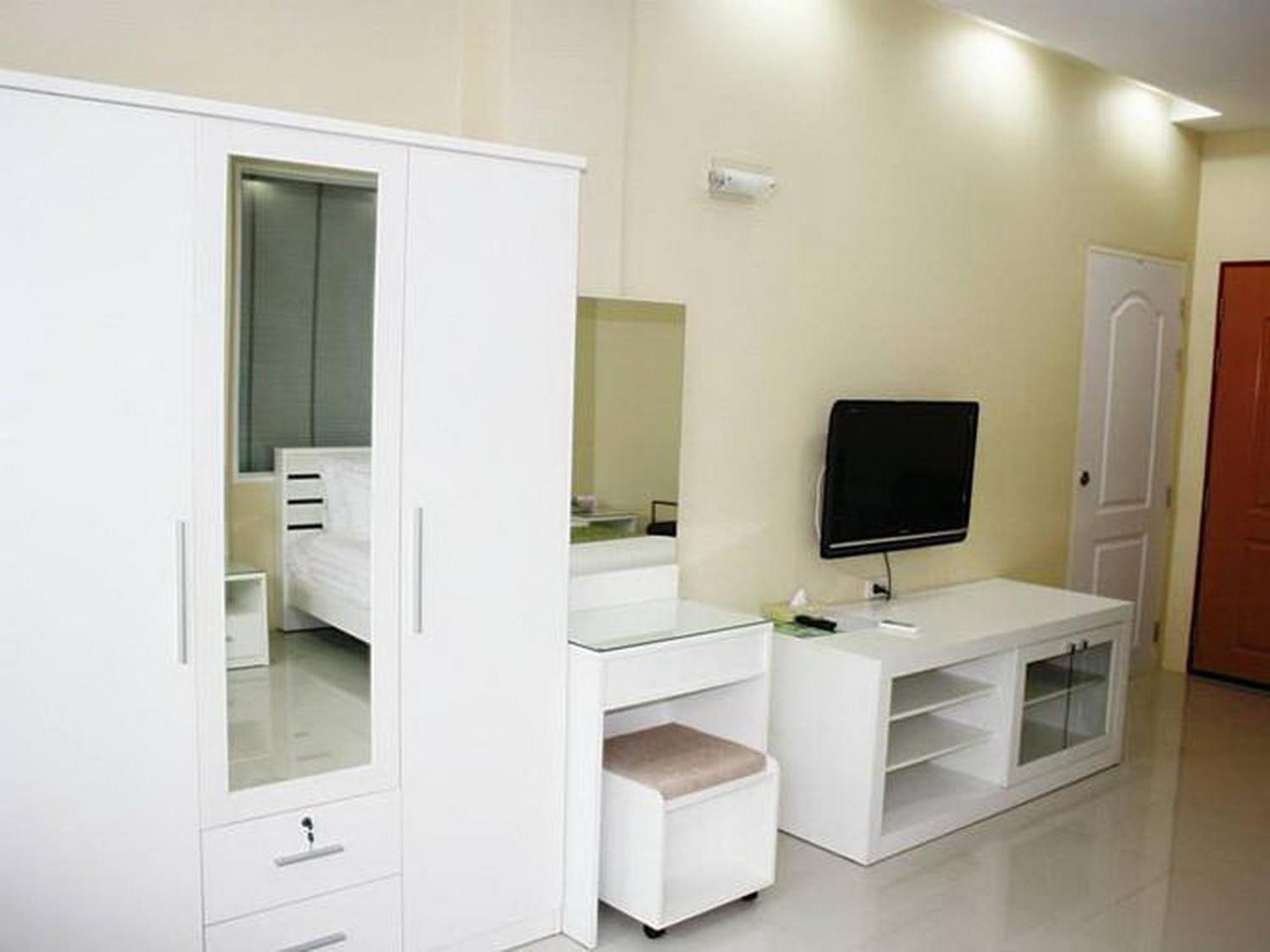 V Verve Service Apartment Hotel Чачоенгсао Стая снимка
