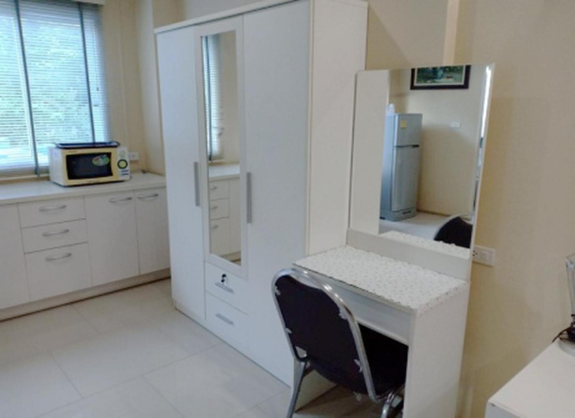 V Verve Service Apartment Hotel Чачоенгсао Стая снимка